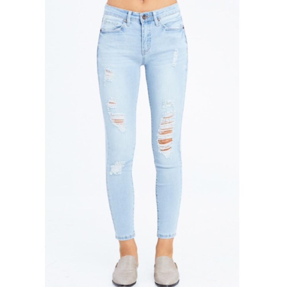 Mid rise distressed skinny Jean